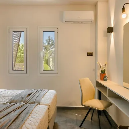 X Luxury أرغوستولي