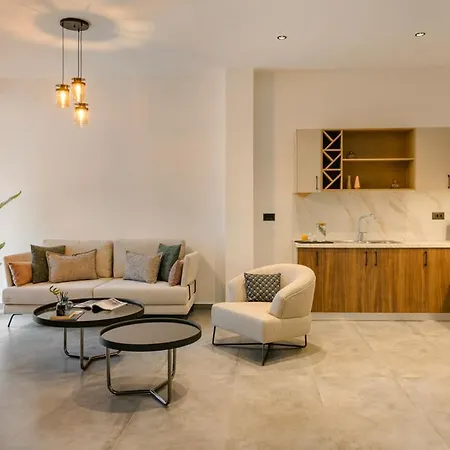 X Luxury أرغوستولي